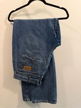 Wrangler Retro Relaxed Fit Men’s Jeans in Medium Blue 34x36
